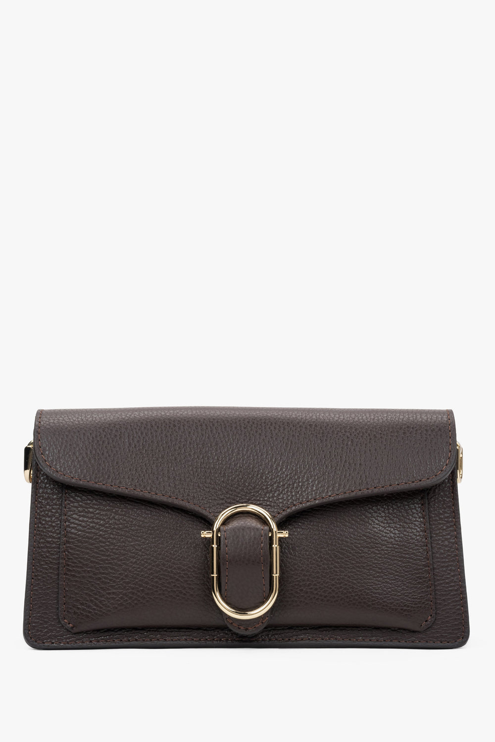 Frontale Ansicht der dunkelbraunen Leder-Schultertasche mit markantem goldenen Ring 