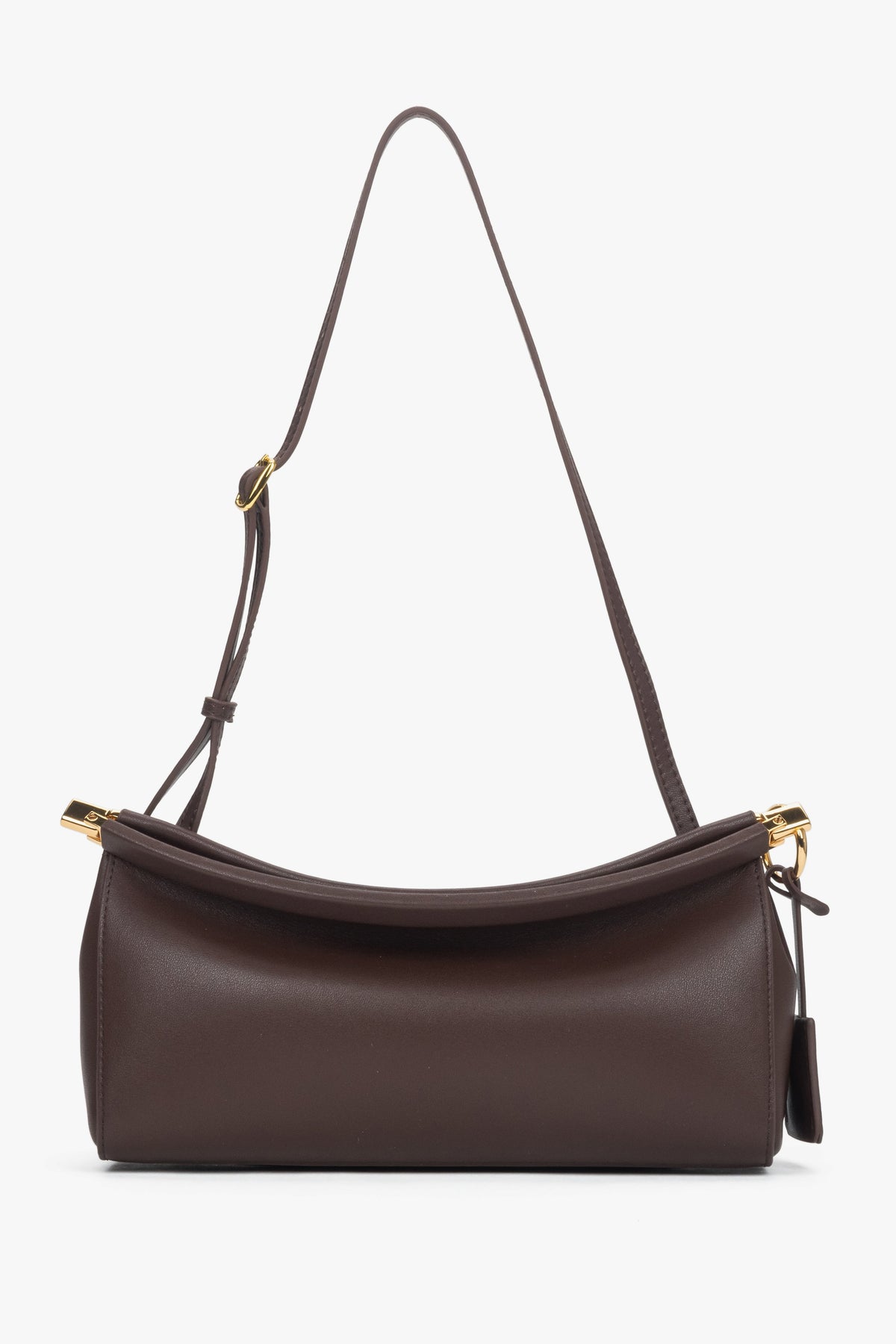 Seitenansicht der eleganten braunen Estro Ledertasche mit Fokus auf den Schulterriemen.