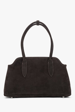 Frontansicht der eleganten dunkelbraunen Velours-Schultertasche mit markanten langen Henkeln