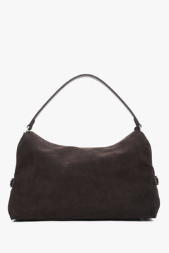 Dunkelbraune Damen-Schultertasche aus Velours in Frontansicht mit Schulterriemen