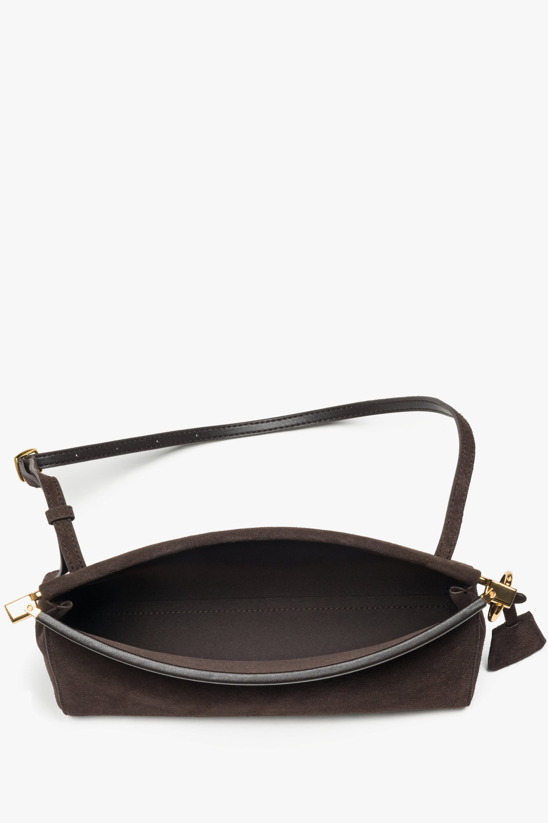Draufsicht auf das offene Hauptfach der dunkelbraunen Damenhandtasche mit Textilfutter.