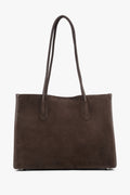 Frontale Ansicht der geräumigen dunkelbraunen Damen-Shopper-Tasche aus weichem Naturvelours mit langen Henkeln 
