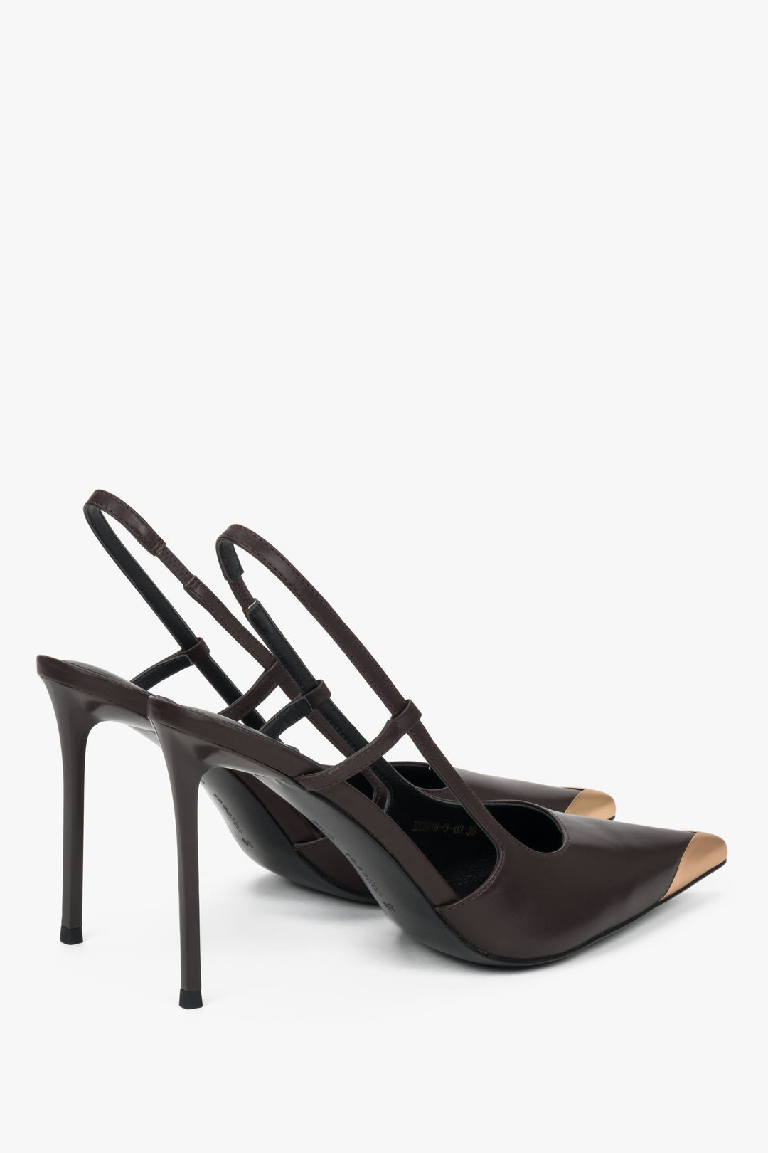 Dunkelbrauner Damen-Slingpumps aus Leder in seitlicher Ansicht mit Stilettoabsatz