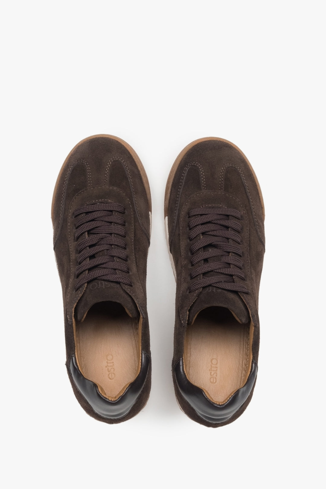 Seitenansicht der dunkelbraunen Damen-Sneaker mit kontrastierender elastischer Sohle.