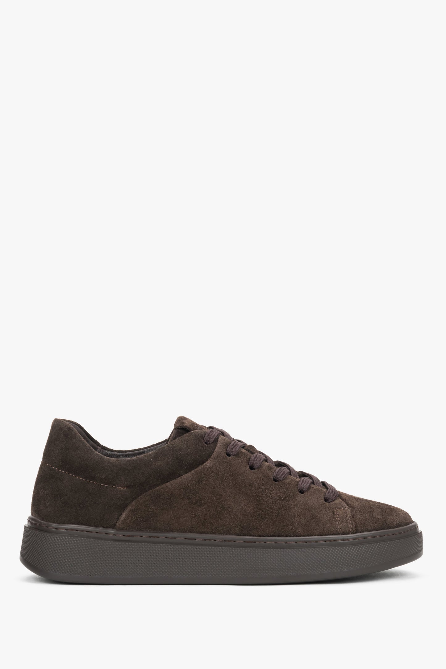 Flache Seitenansicht des dunkelbraunen Damen-Sneakers aus Velours 