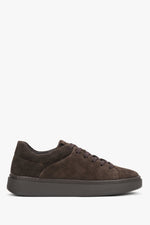 Flache Seitenansicht des dunkelbraunen Damen-Sneakers aus Velours 
