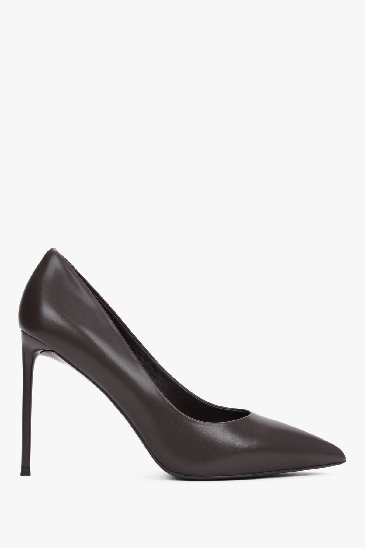 Zweites Seitenprofil des Stilettos, das den präzise ausbalancierten, 10,5 cm hohen Absatz zeigt 