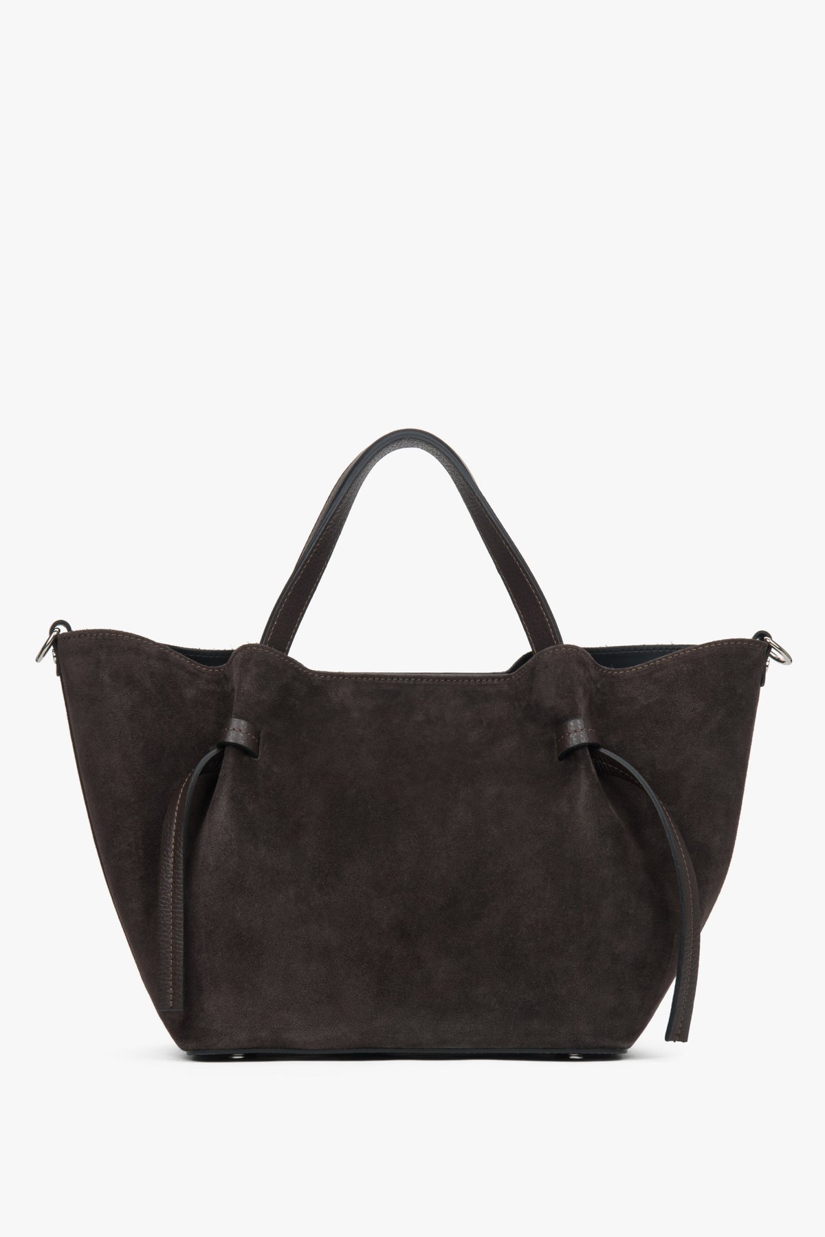 Rückseite der dunkelbraunen Shopper-Tasche im minimalistischen Design