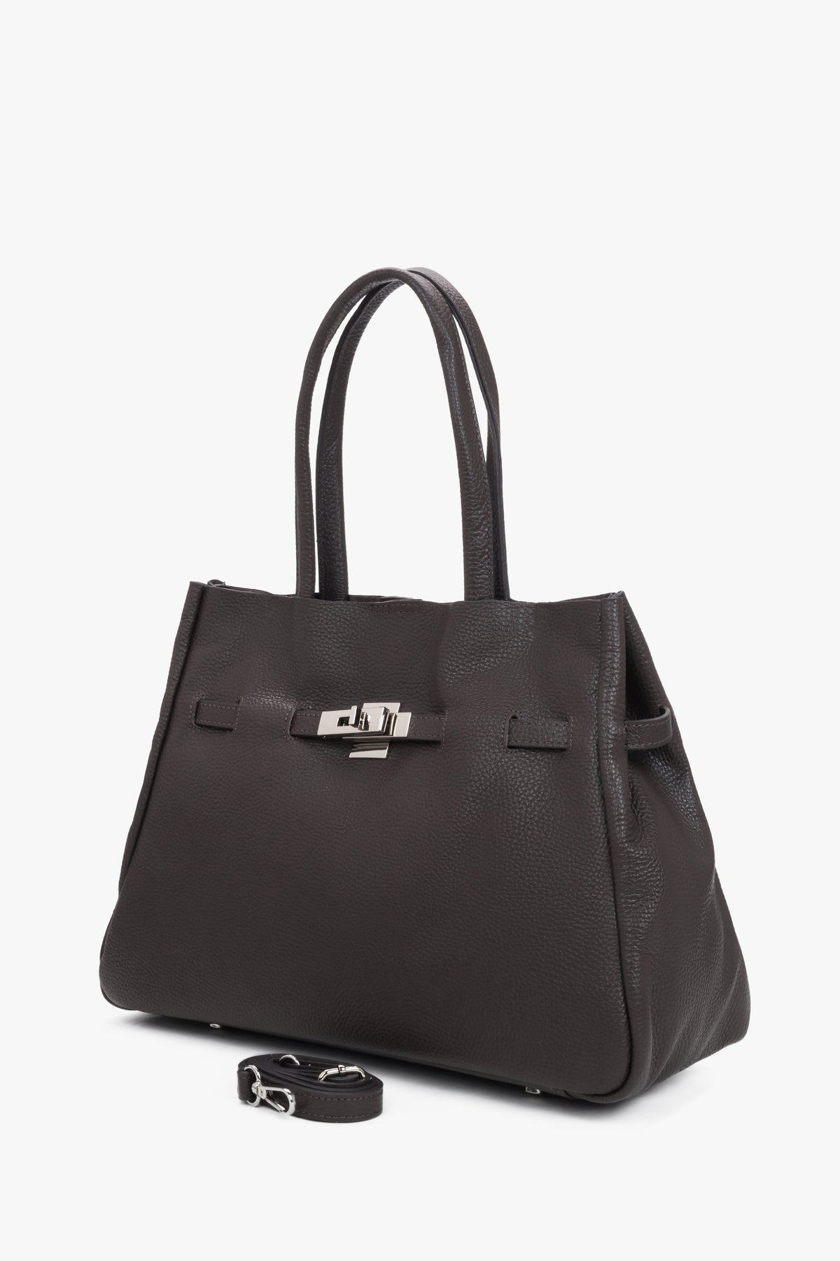 Schrägansicht der strukturierten dunkelbraunen Damen Tote-Bag aus Premium-Echtleder 