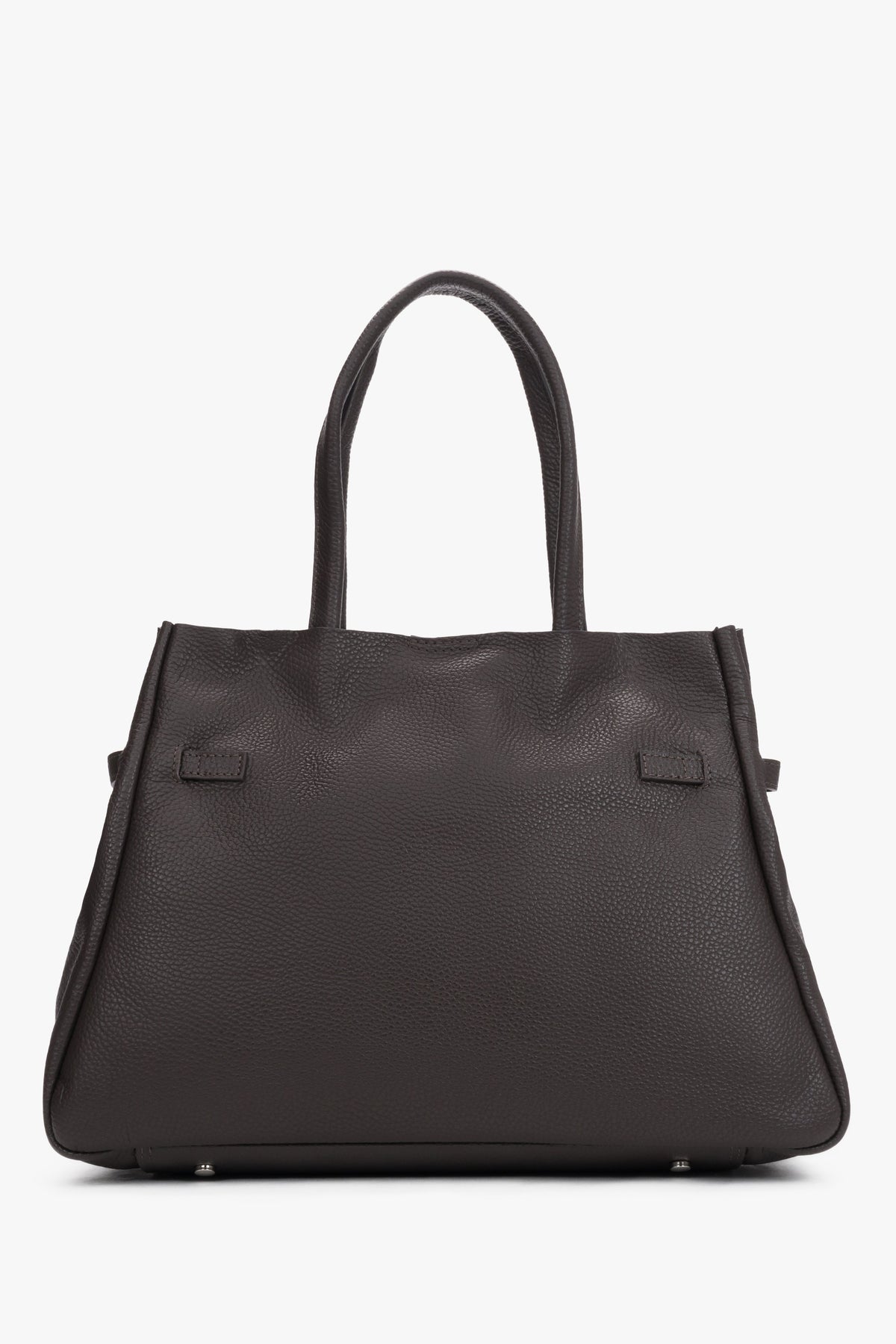 Rückansicht der eleganten dunkelbraunen Tote-Bag, die die architektonische Form zeigt 