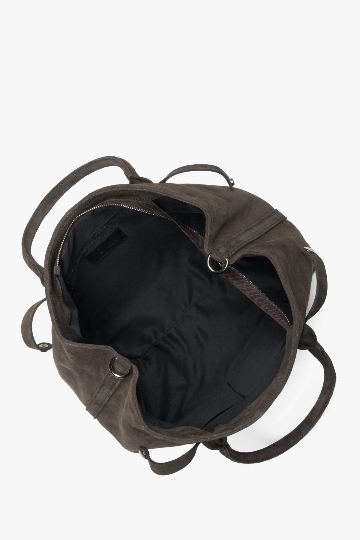 Blick von oben in das geöffnete Hauptfach der Tasche mit Textilfutter