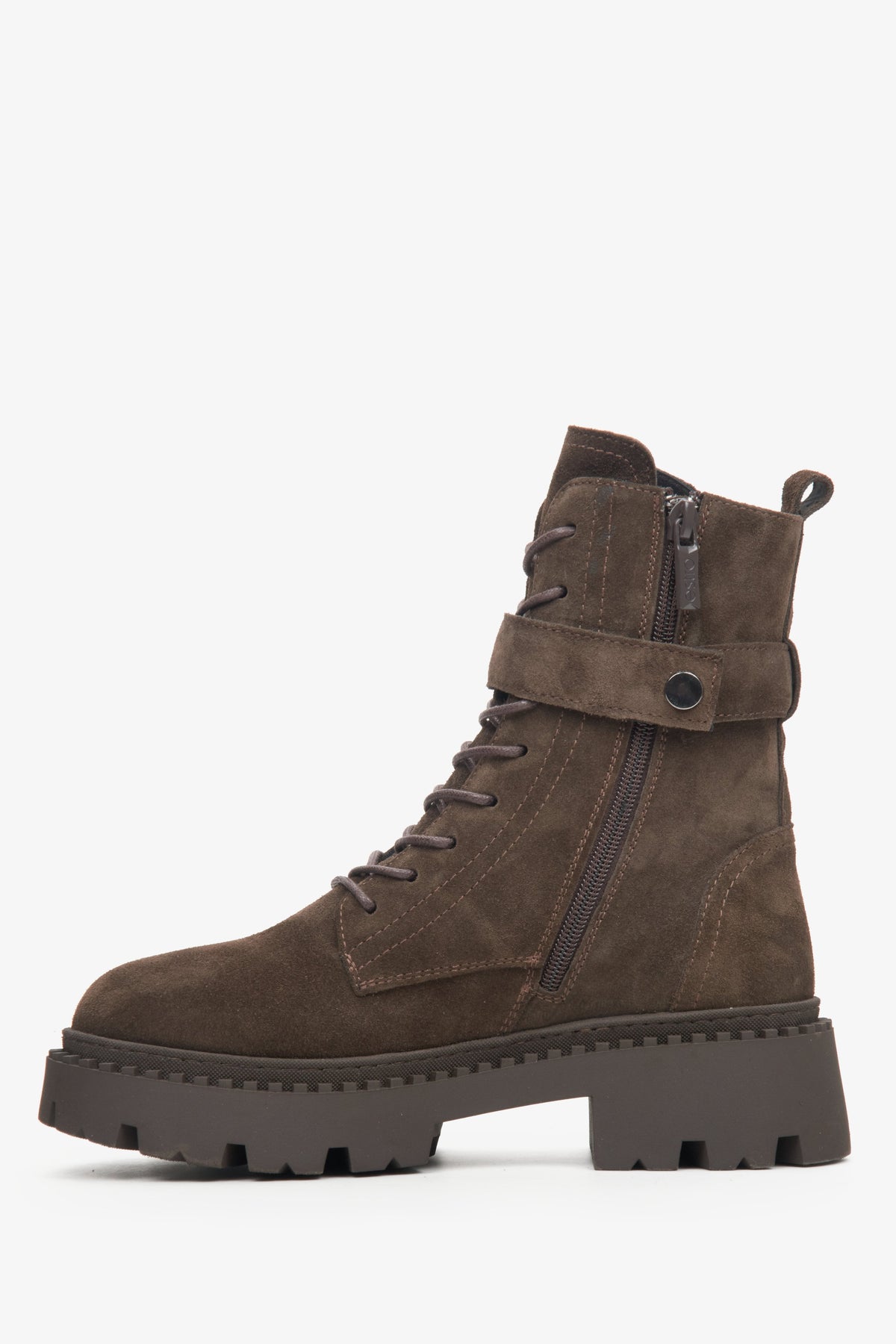 Flaches Seitenprofil der Stiefeletten mit sichtbarem Reißverschluss
