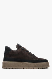 Flaches Seitenprofil der dunkelbraunen Herren-High-Top-Sneaker mit beigefarbener Plateausohle