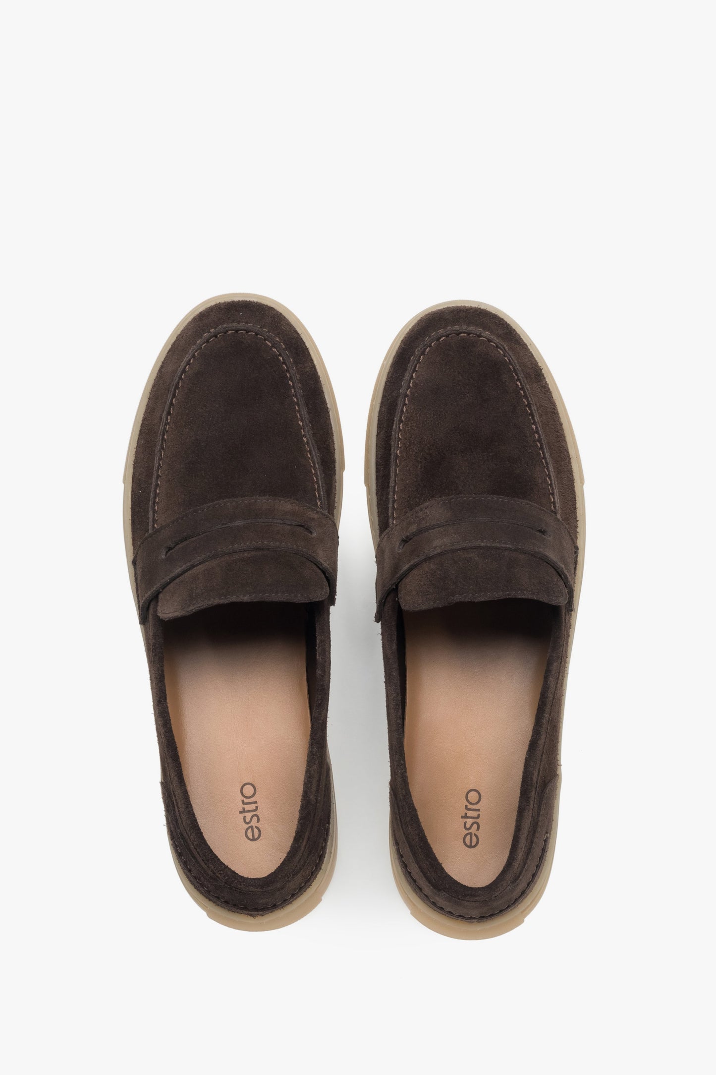 Draufsicht auf das Paar, die das bequeme Slip-On-Design und die Echtleder-Innensohle zeigt.