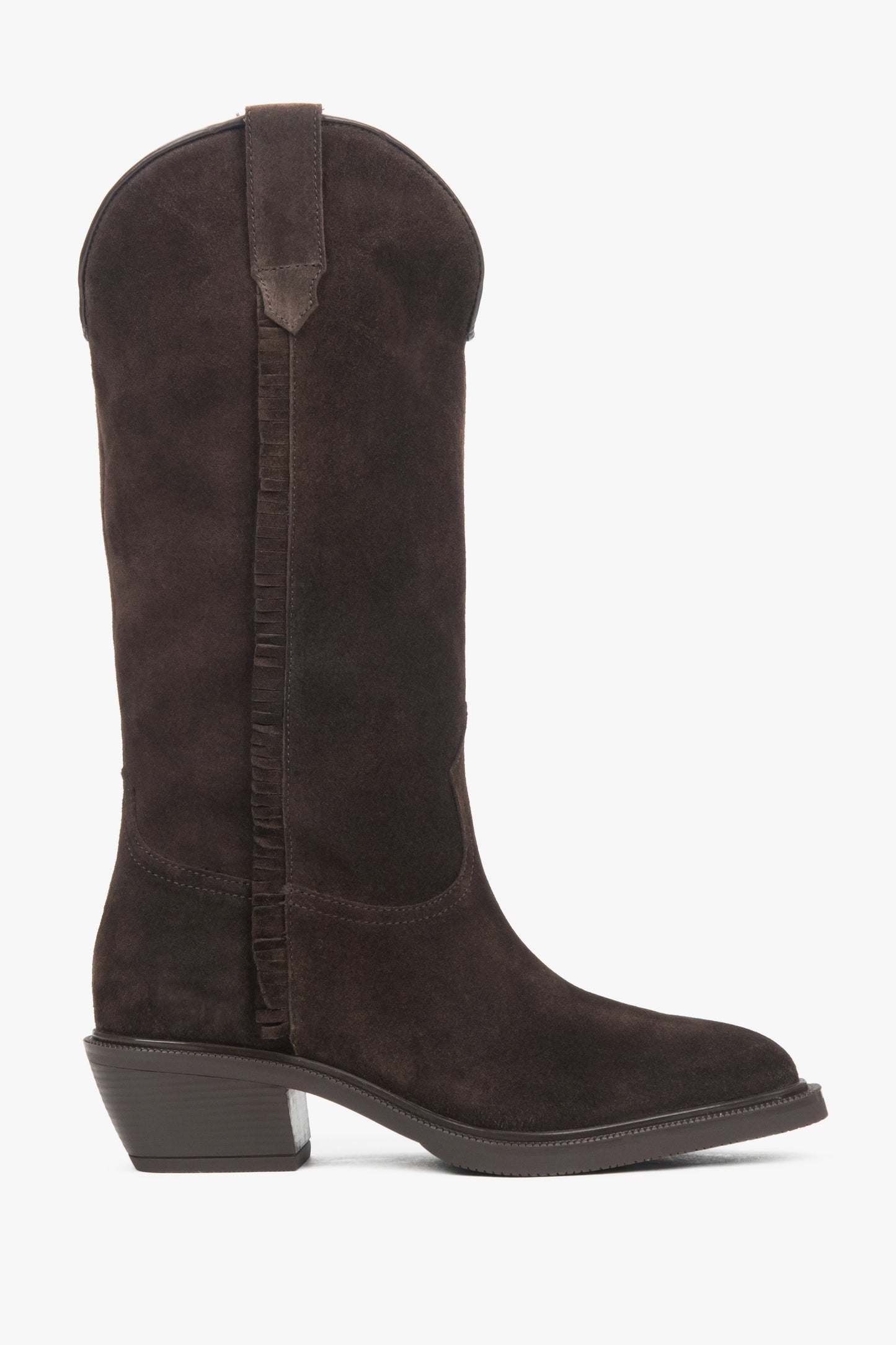 Seitenansicht der dunkelbraunen hohen Damen-Cowboystiefel aus Velours mit charakteristischem Absatz