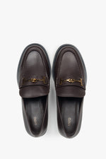 Elegante dunkelbraune Slipper aus echtem Leder für Damen.