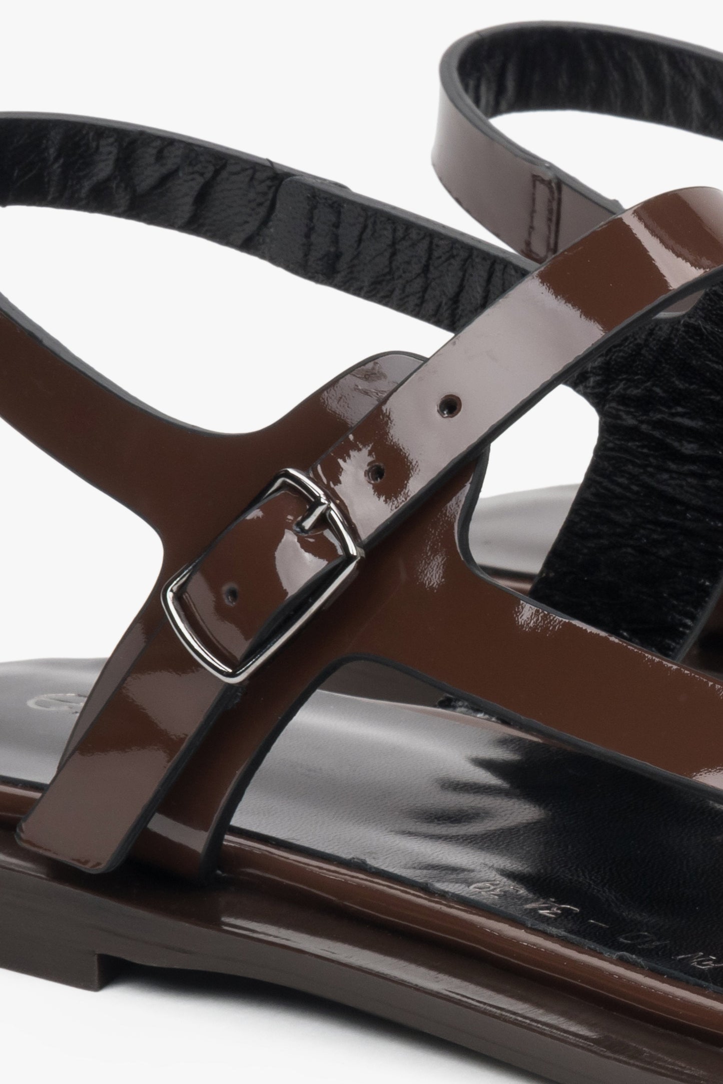 Bequeme Sandalen mit feinen Riemchen und Schnallenverschluss – Estro ER00117369