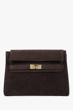Frontansicht der eleganten dunkelbraunen Velours-Handtasche mit markantem Verschluss