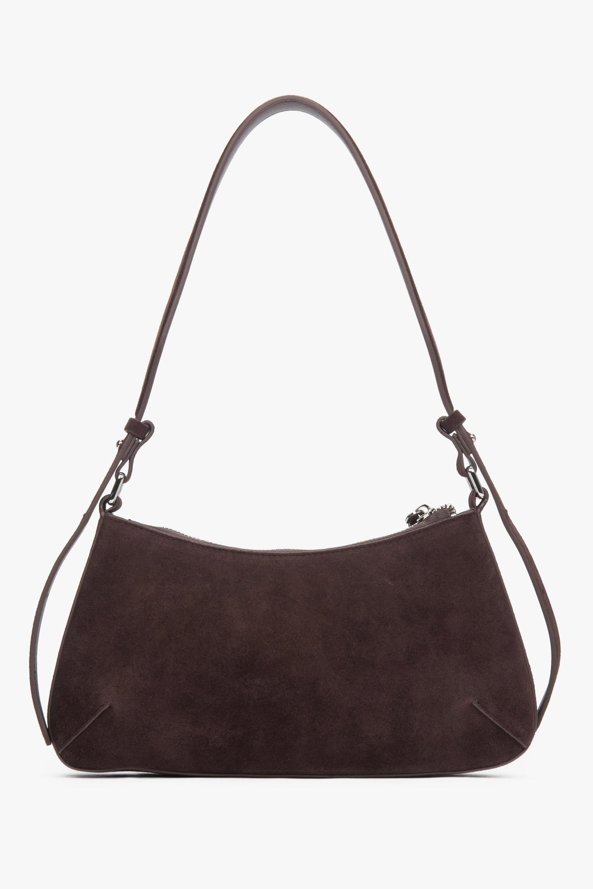 Stilvolle dunkelbraune Wildledertasche – ideal für herbstliche Outfits.