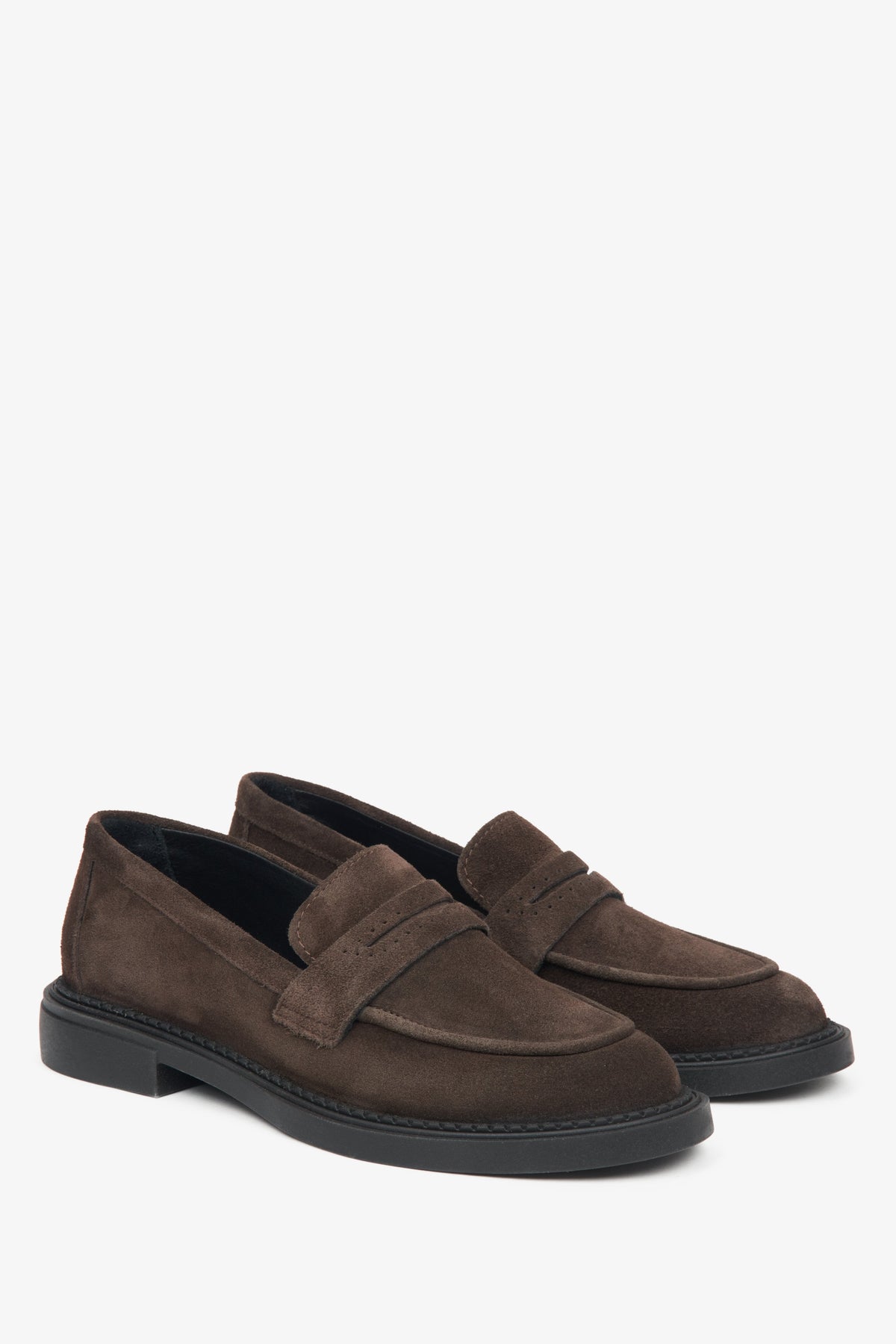 Brauner Damen-Pennyloafer von Estro aus edlem italienischem Veloursleder.