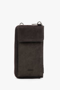 Frontansicht des dunkelbraunen Damen-Portemonnaies aus Velours mit geprägtem Logo