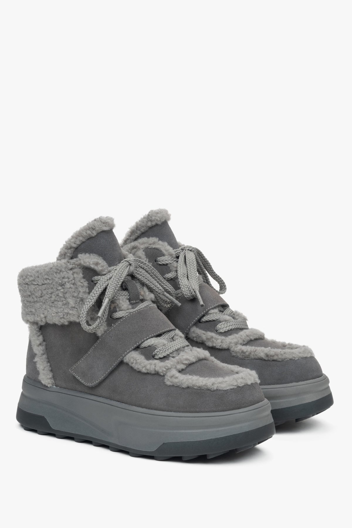 Damen-Winterstiefeletten aus dunkelgrauem Veloursleder mit Wollfutter von Estro.