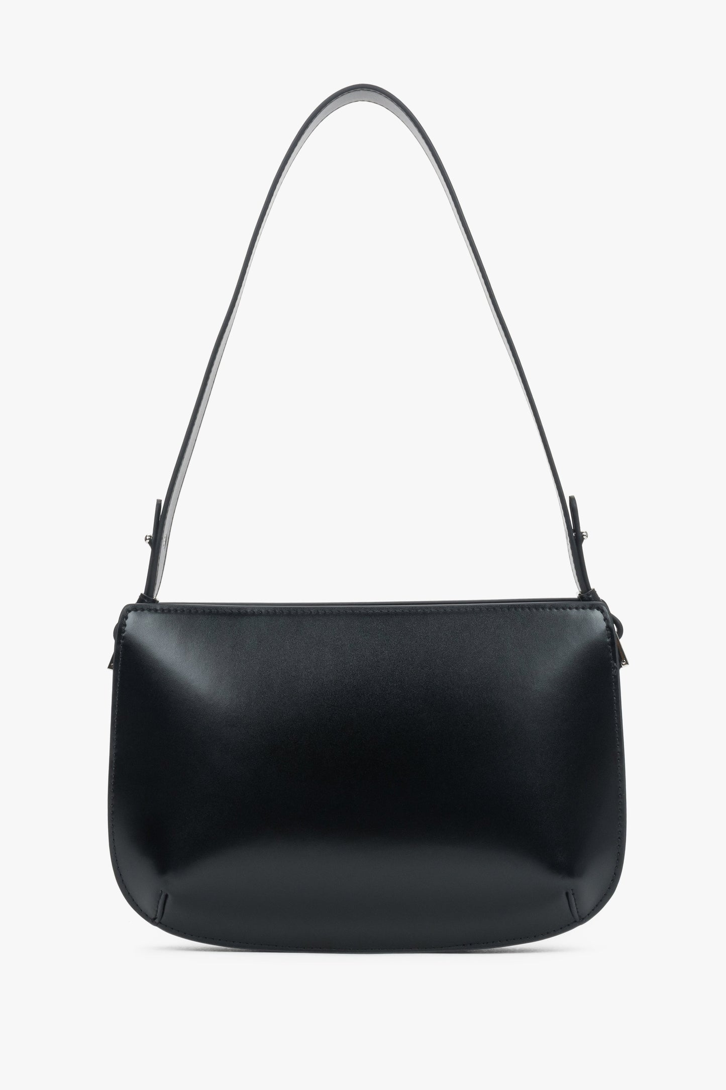 Rückansicht der klassischen schwarzen Damen-Schultertasche.