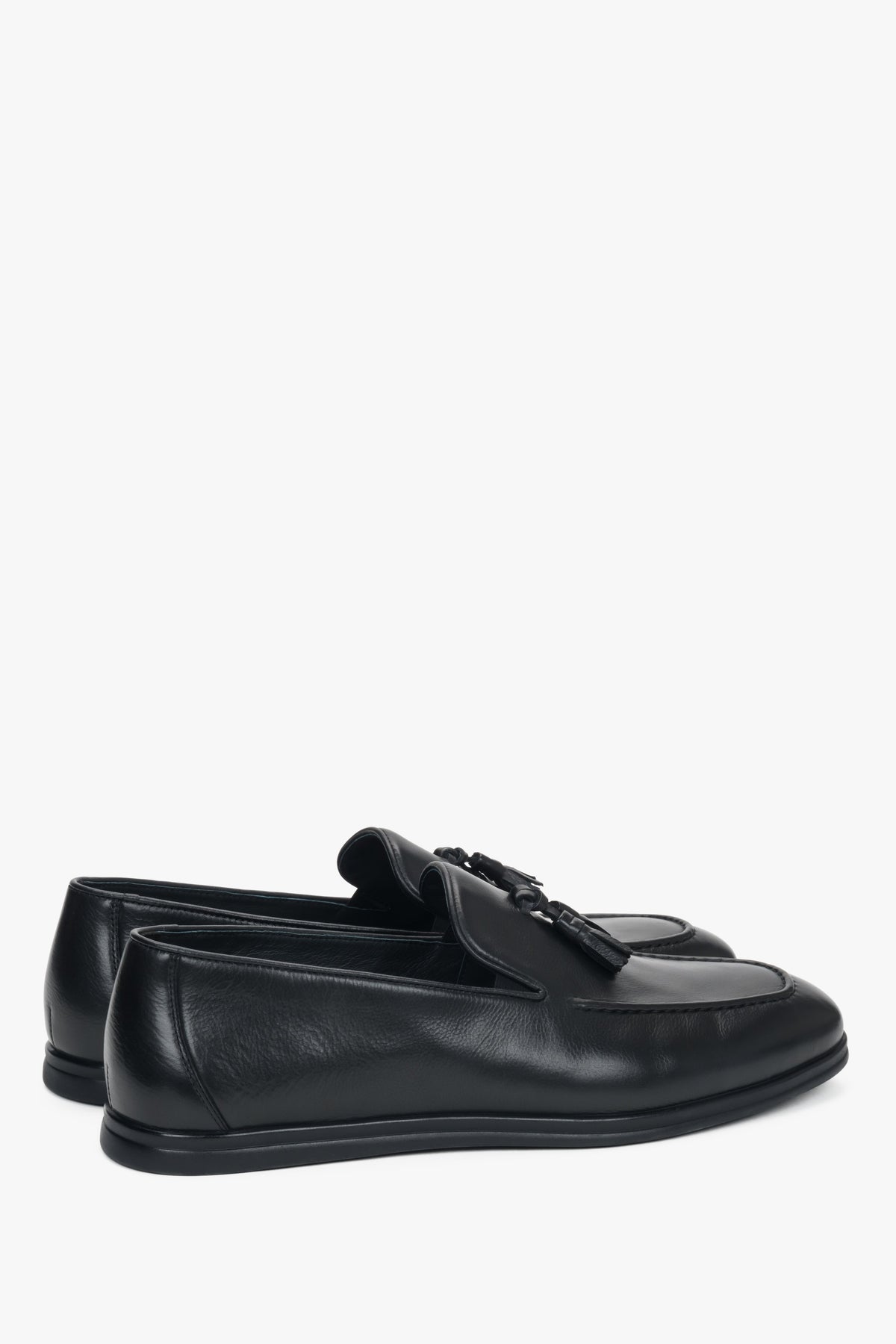 Profilansicht des stilvollen Echtleder-Loafers für Herren.