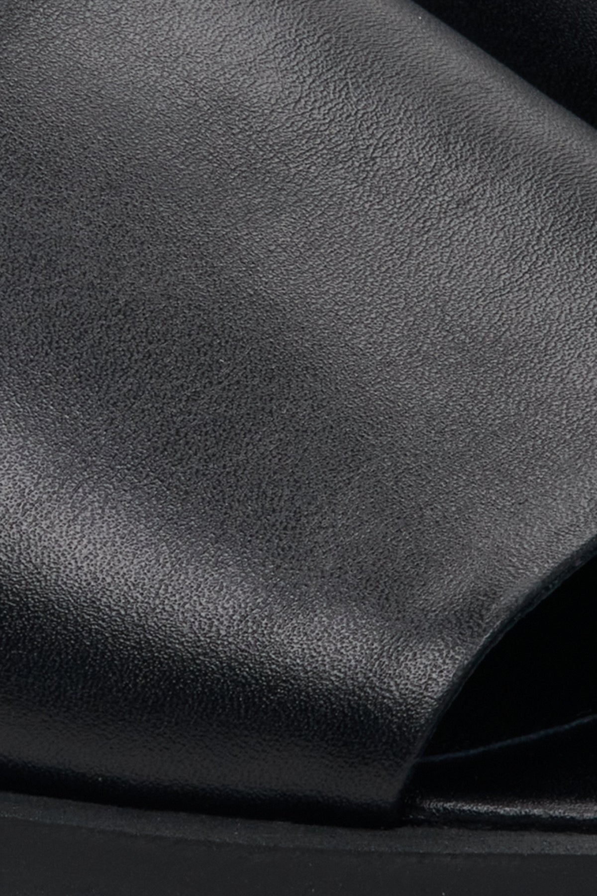 Zeitlose schwarze flache Mules für elegante Sommerlooks, Estro ER00109615