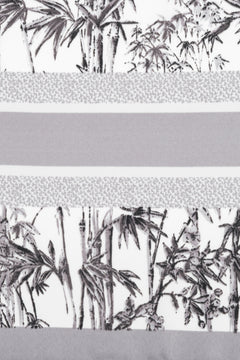 Detailaufnahme des grau-weißen Dschungelprints und der Kanten