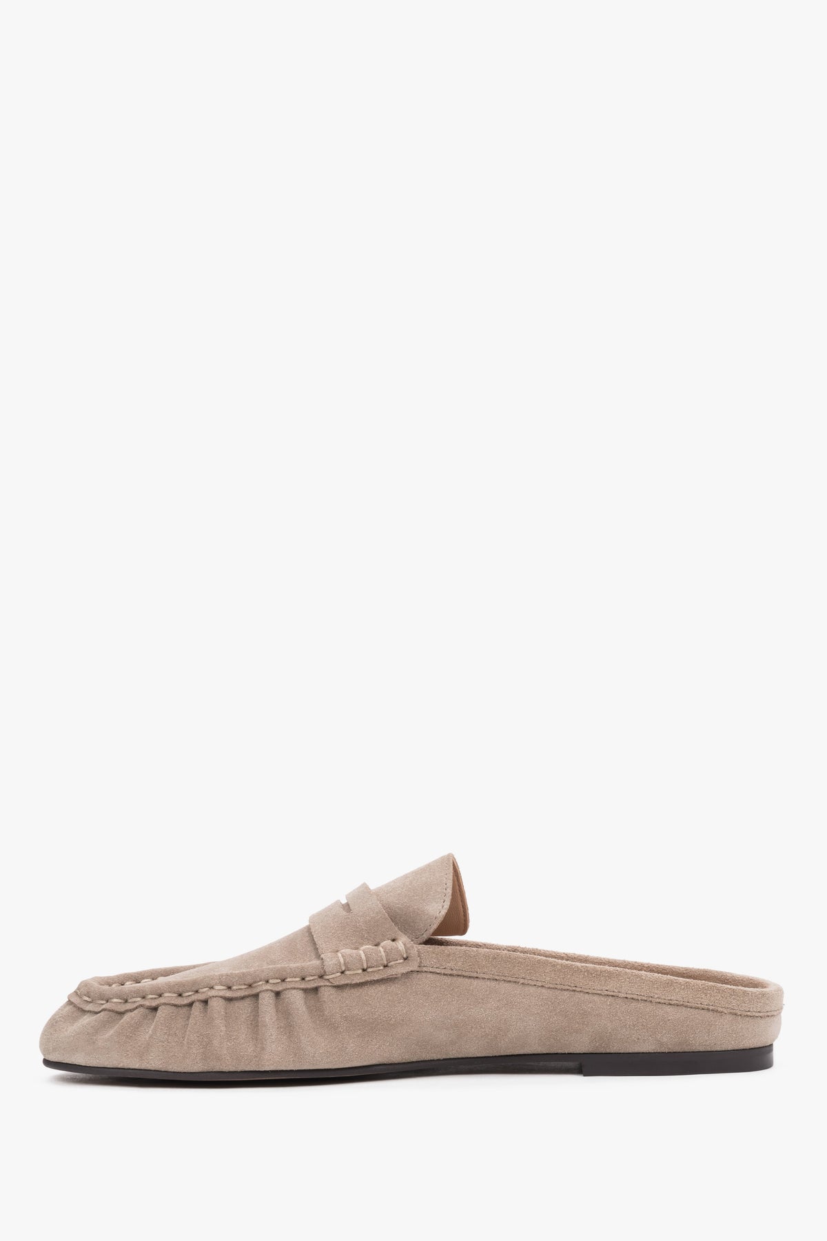 Graubeige Damen-Mules aus natürlichem Veloursleder in flacher Seitenansicht