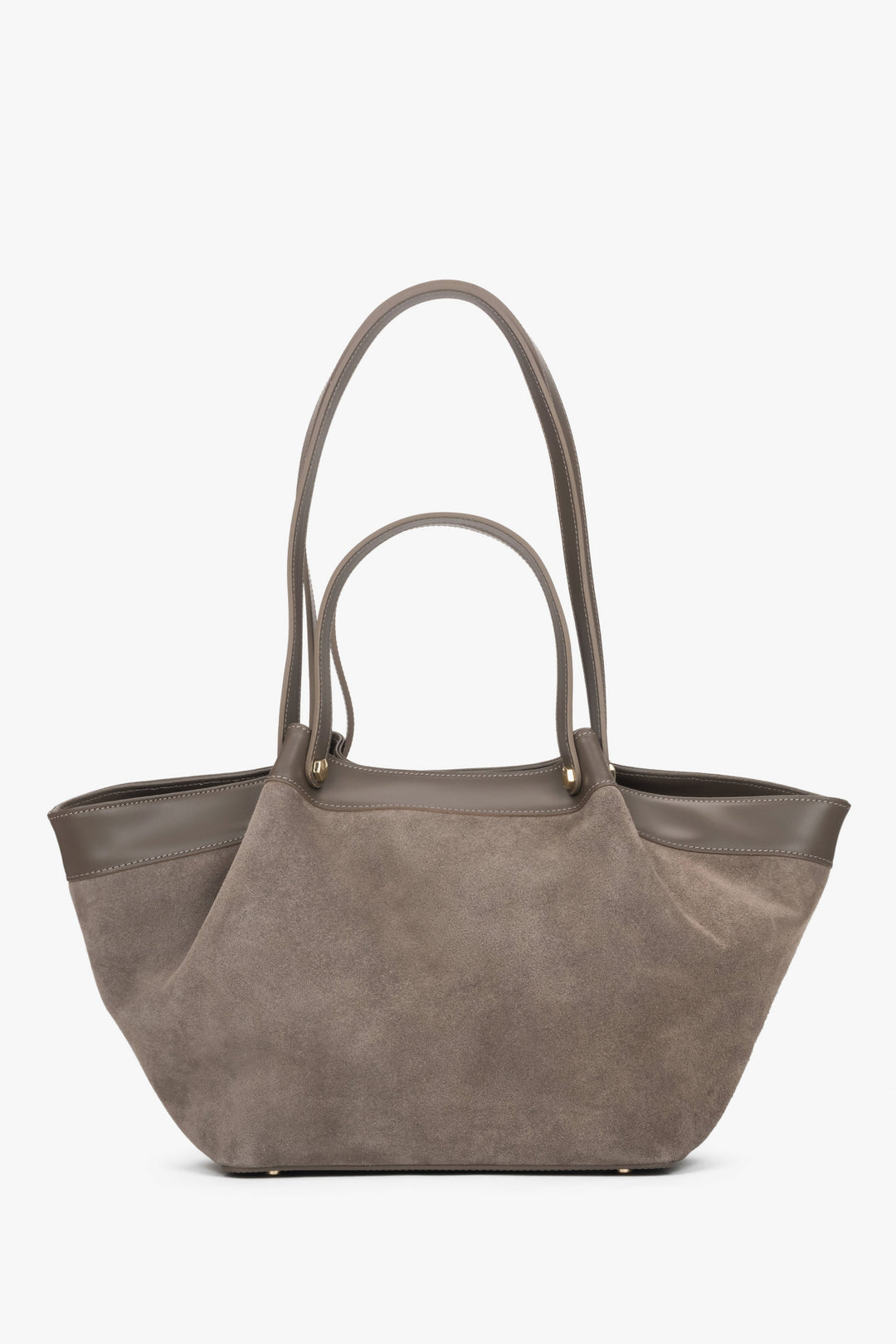 Rückwärtige Ansicht der weichen und flexiblen grauen Schultertasche aus Velours