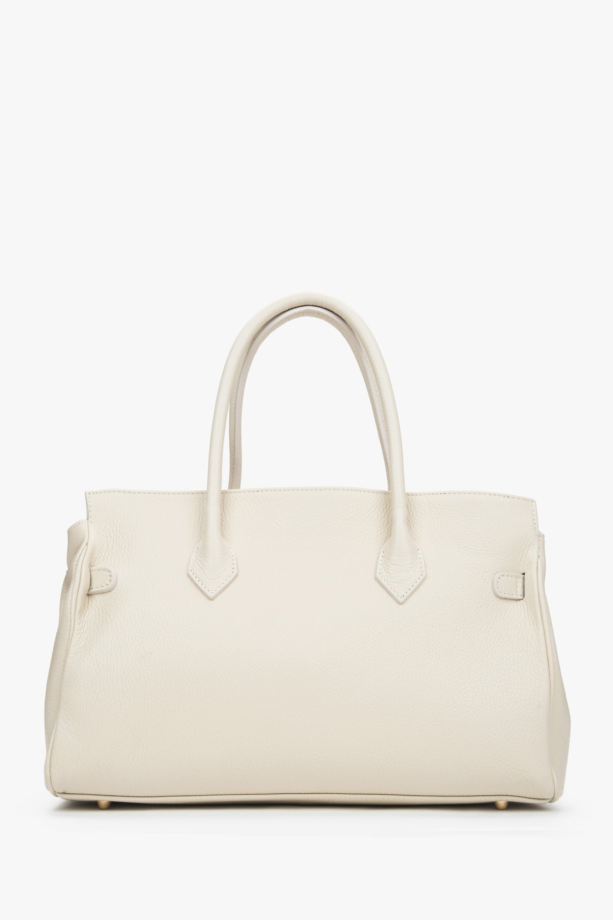 Rückansicht der eleganten milchbeigen Damen-Tasche im A4-Format.