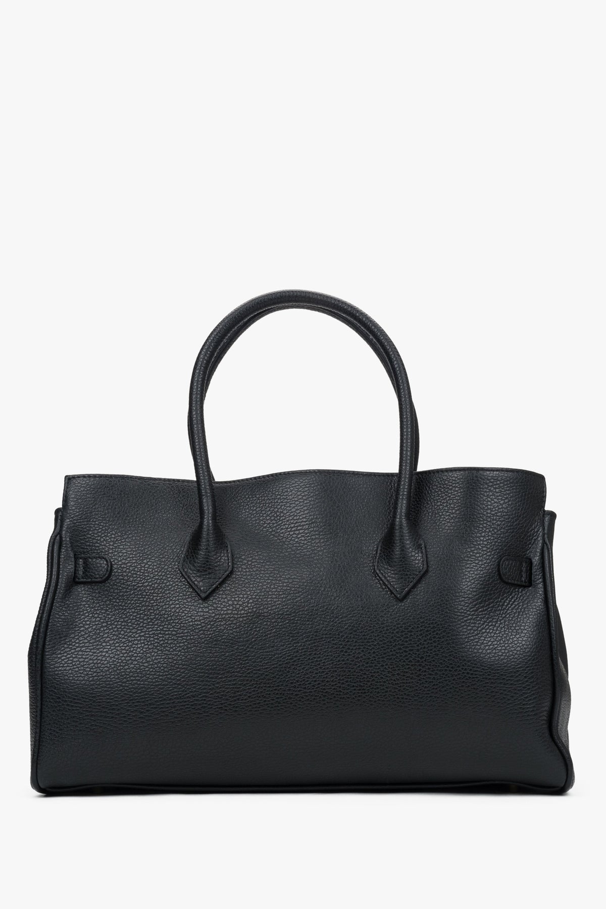Seitenansicht der edlen Ledertasche zur Veranschaulichung der Tiefe und der Tragehenkel
