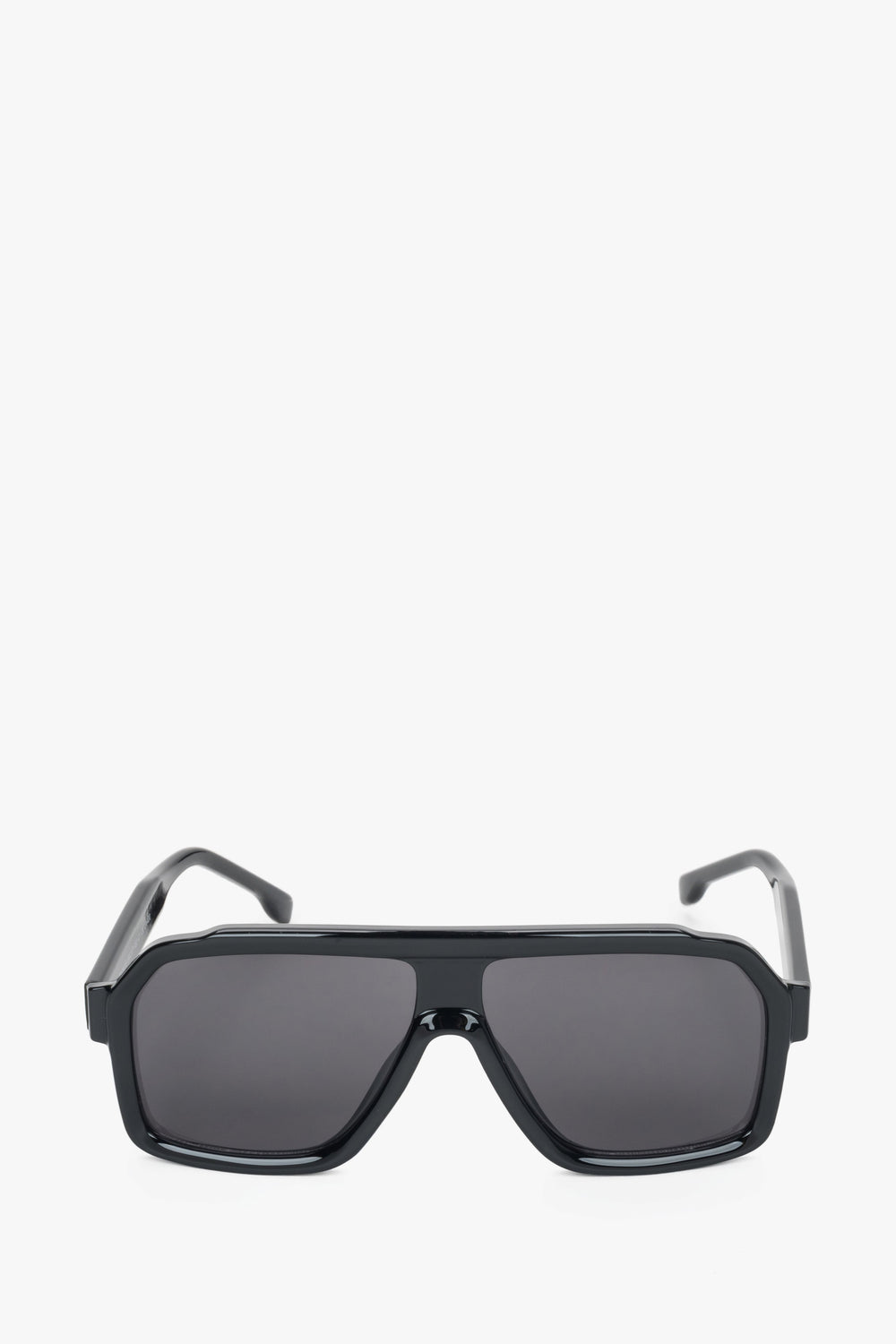 Frontansicht der großen schwarzen Damen-Sonnenbrille in geometrischer Form.