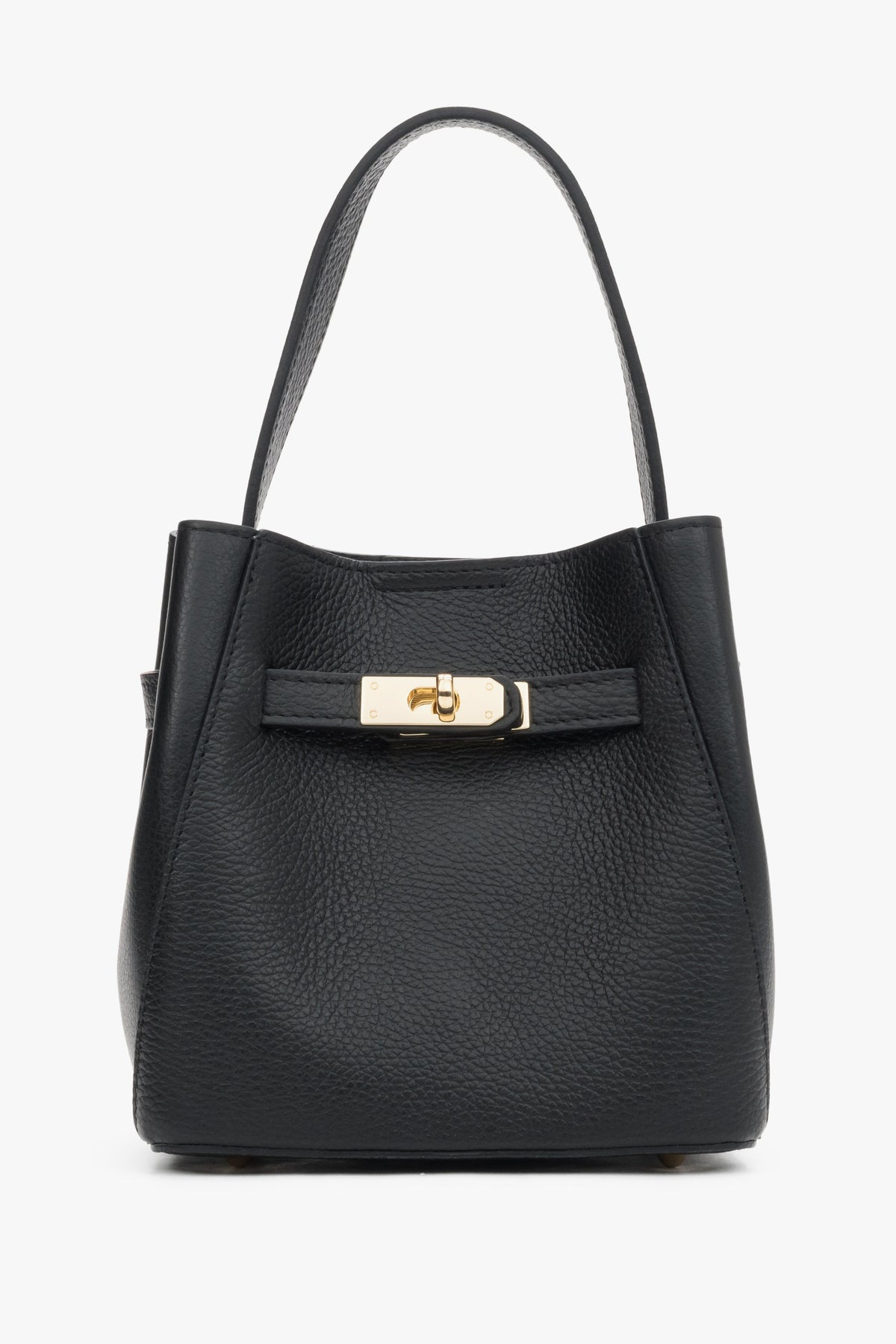 Elegante Frontansicht der schwarzen Tasche, bestückt mit dem kurzen, breiten Schulterriemen