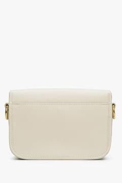 Damenhandtasche in Hellbeige aus Leder von Estro – Rückansicht.
