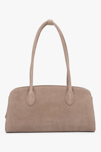 Frontansicht der hellbraunen Damen-Schultertasche aus weichem Natur-Veloursleder von Estro.