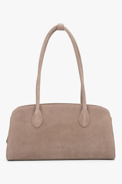 Frontansicht der hellbraunen Damen-Schultertasche aus weichem Natur-Veloursleder von Estro.