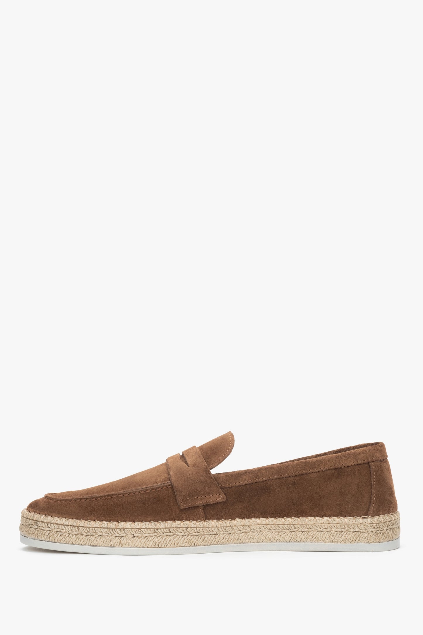 Linkes Ansicht der eleganten Slipper aus hochwertigem italienischem Leder zur Darstellung der Textur.
