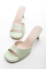 Hellgrüne Damen-Mules aus Echtes Leder mit Absatz Estro ER00118924.
