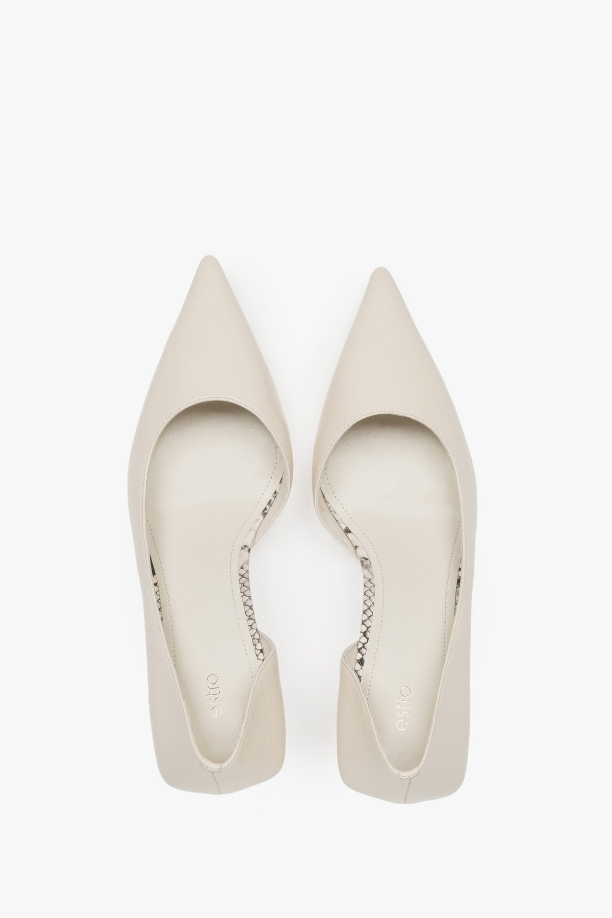 Estro Schuhe in Beige. Klassisch. Mit niedrigem Absatz. Aus Leder.