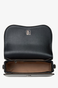 Schwarze Damenhandtasche von Estro – Innenansicht des Modells.