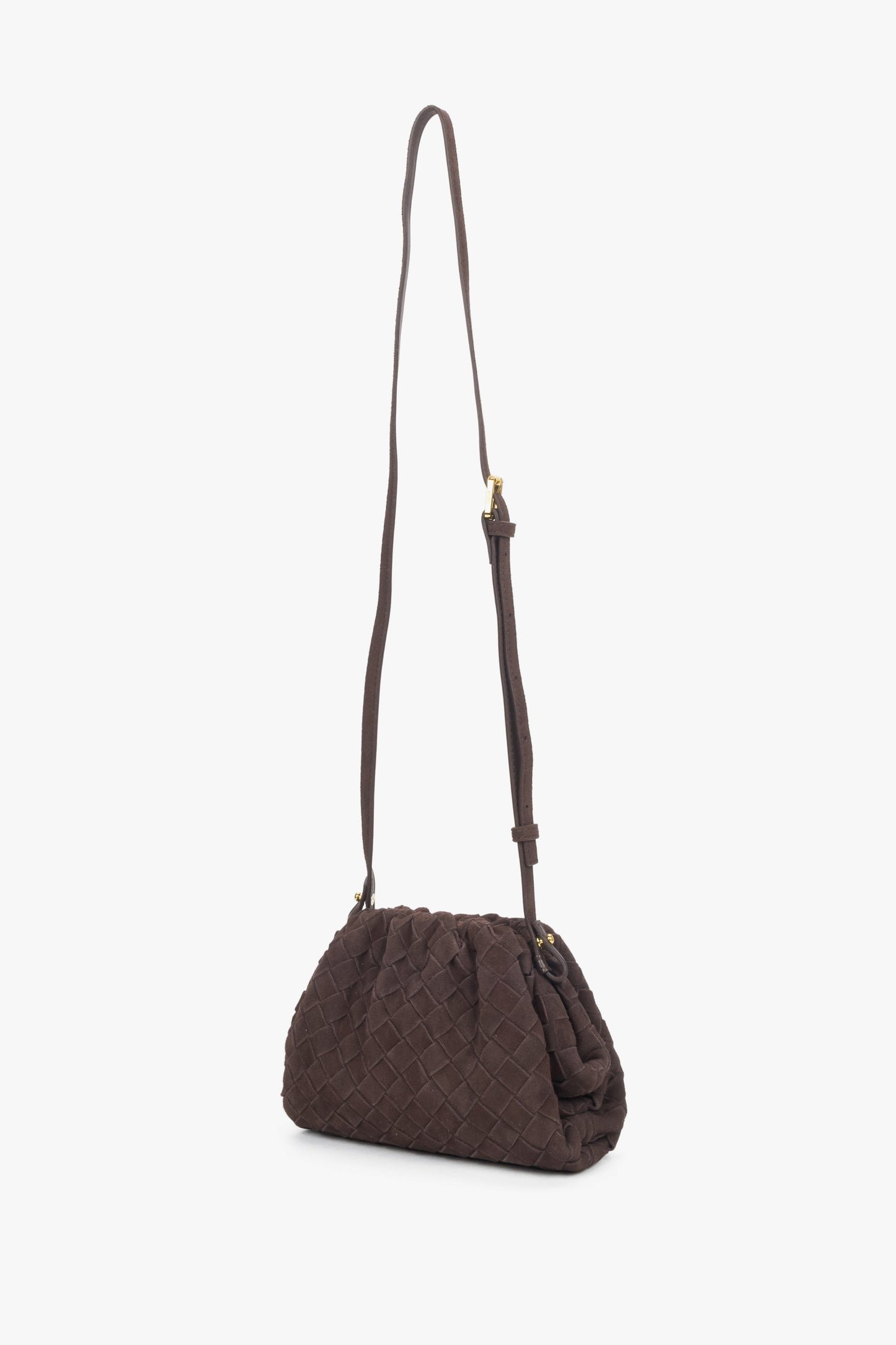 Seitenansicht der dunkelbraunen Mini-Handtasche im Beutel-Stil od Estro.