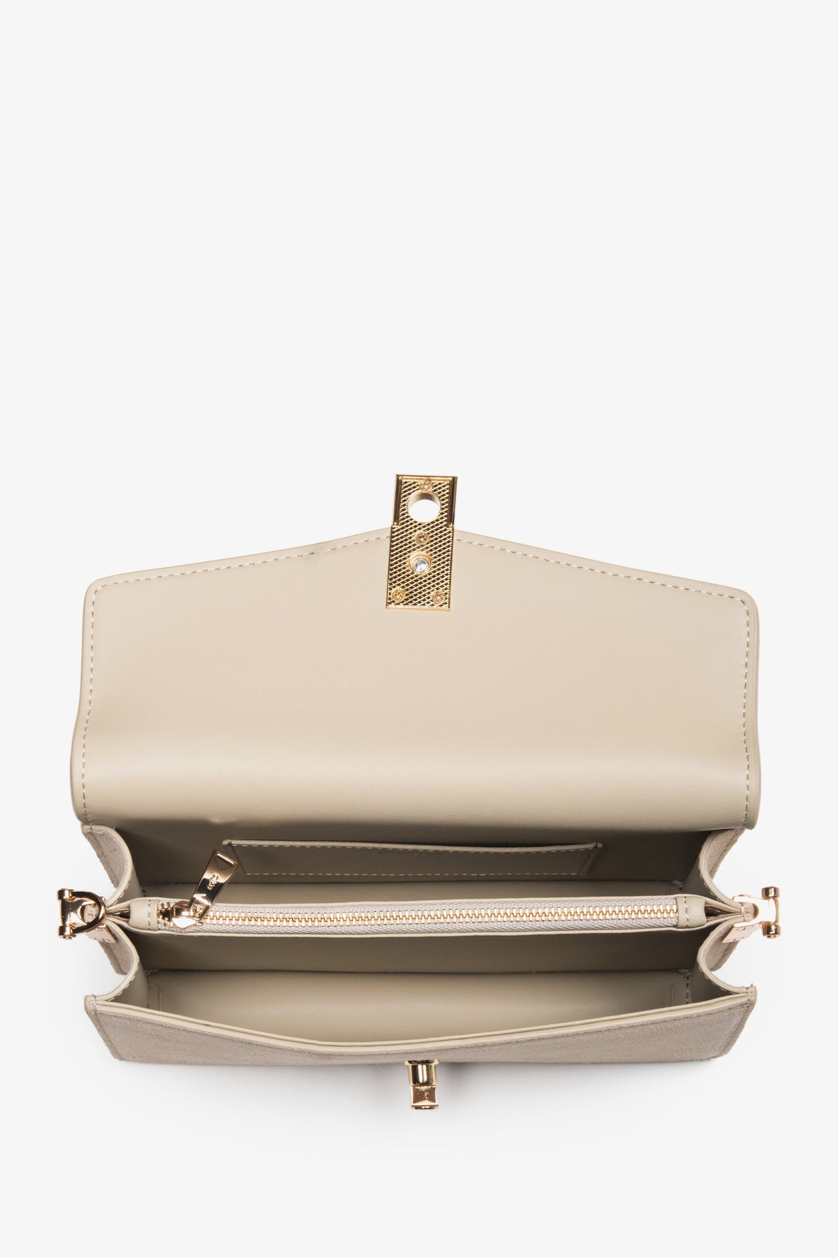 Innenansicht der geöffneten hellbeigen Damen-Schultertasche.