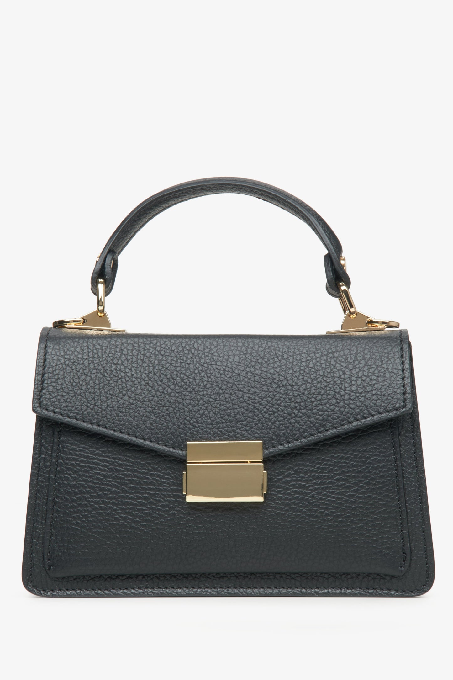 Flache Frontansicht der kleinen schwarzen Leder-Henkeltasche mit goldenem Verschluss