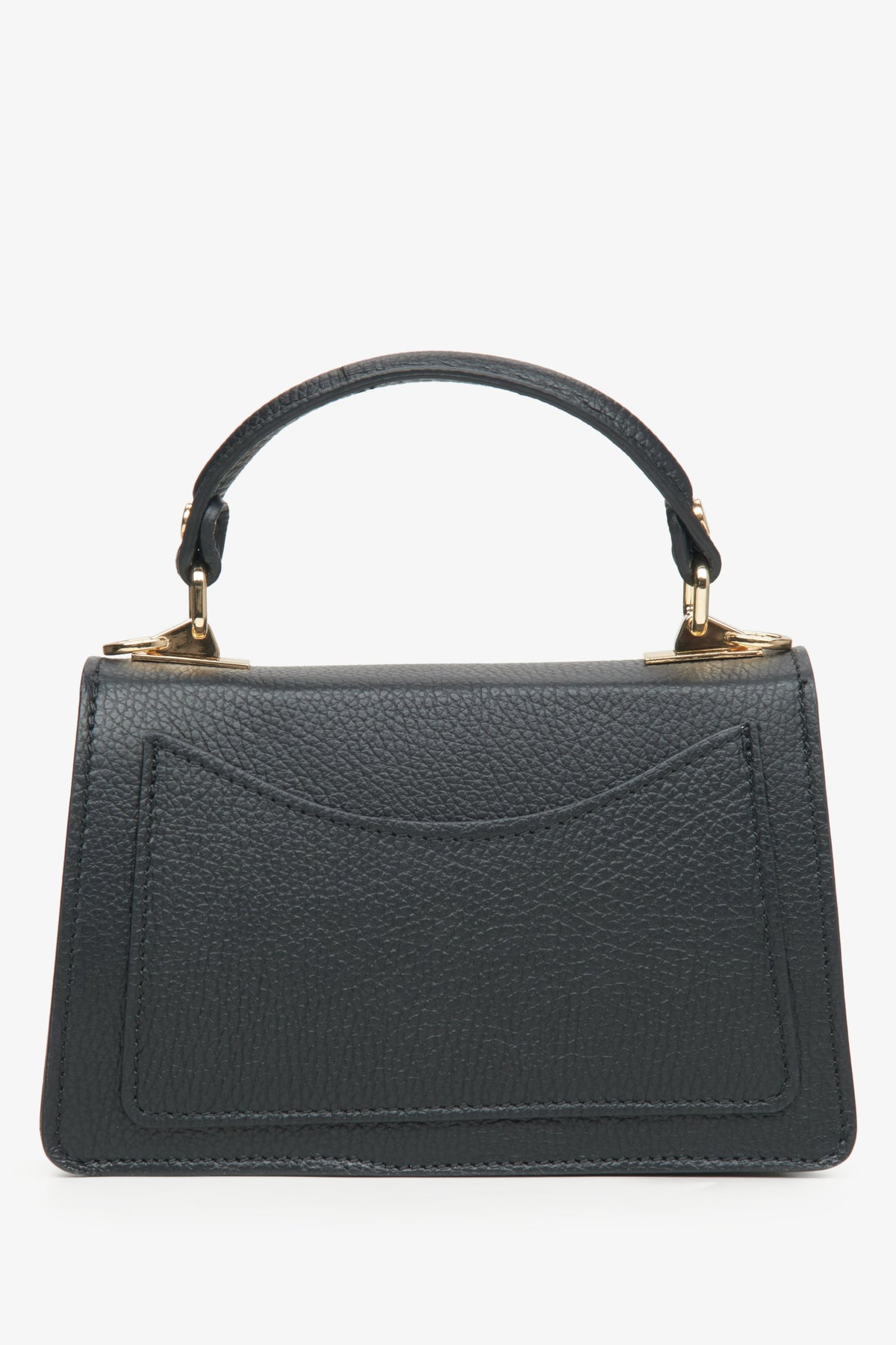 Flache Rückansicht der puristischen Tasche aus fein genarbtem Leder 