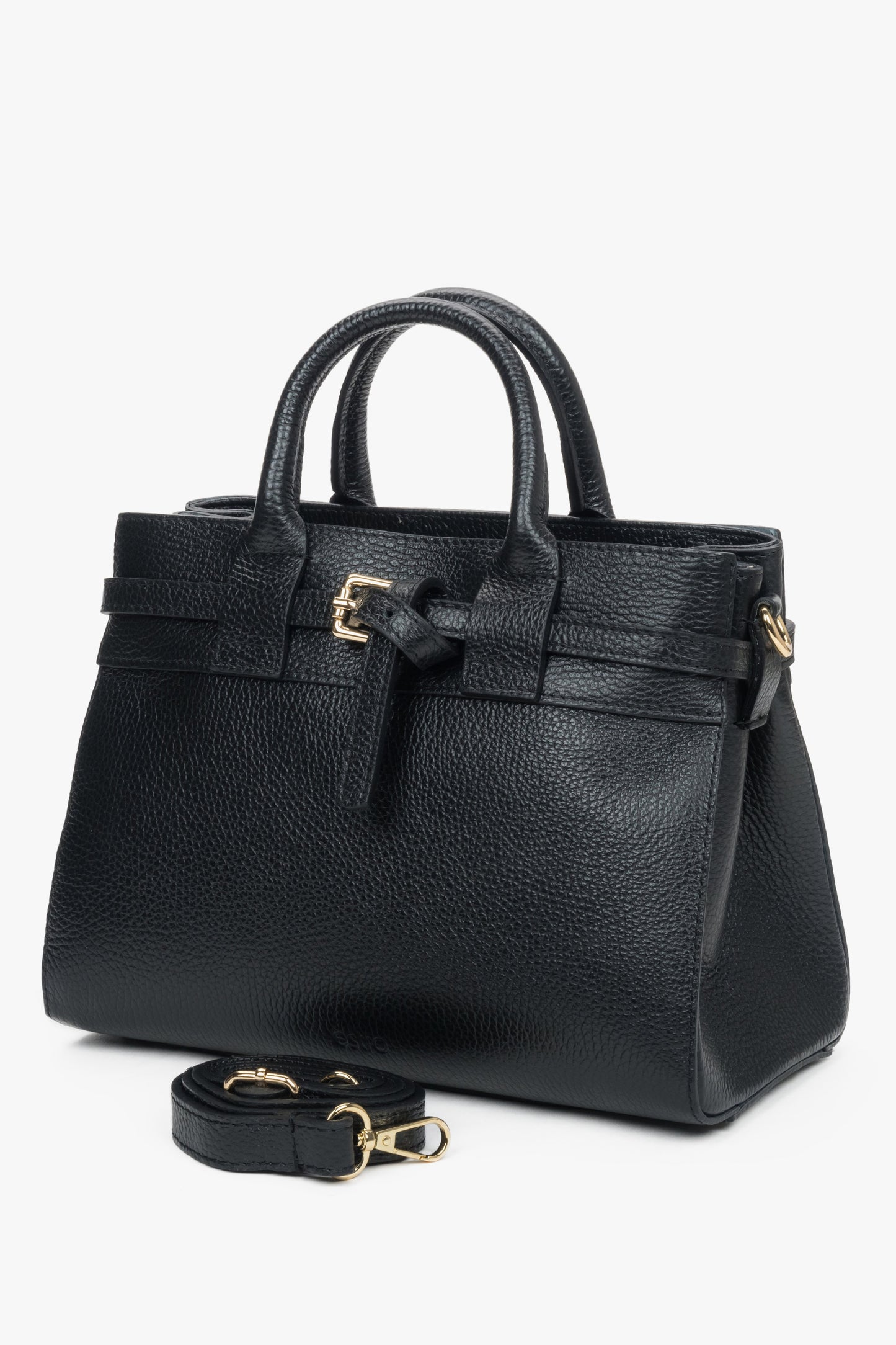 Schräge Ansicht der kleinen schwarzen Damen-Henkeltasche aus italienischem Leder.
