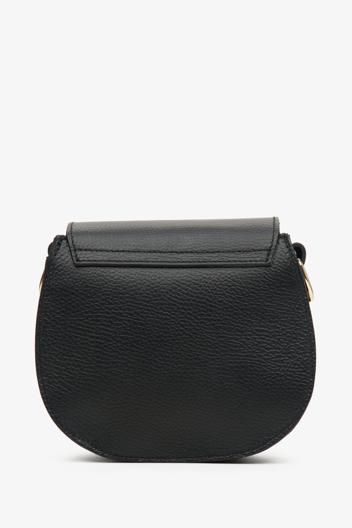 Lederne, kleine Damenhandtasche von Estro, hergestellt in Italien – Rückansicht des Modells in Schwarz.