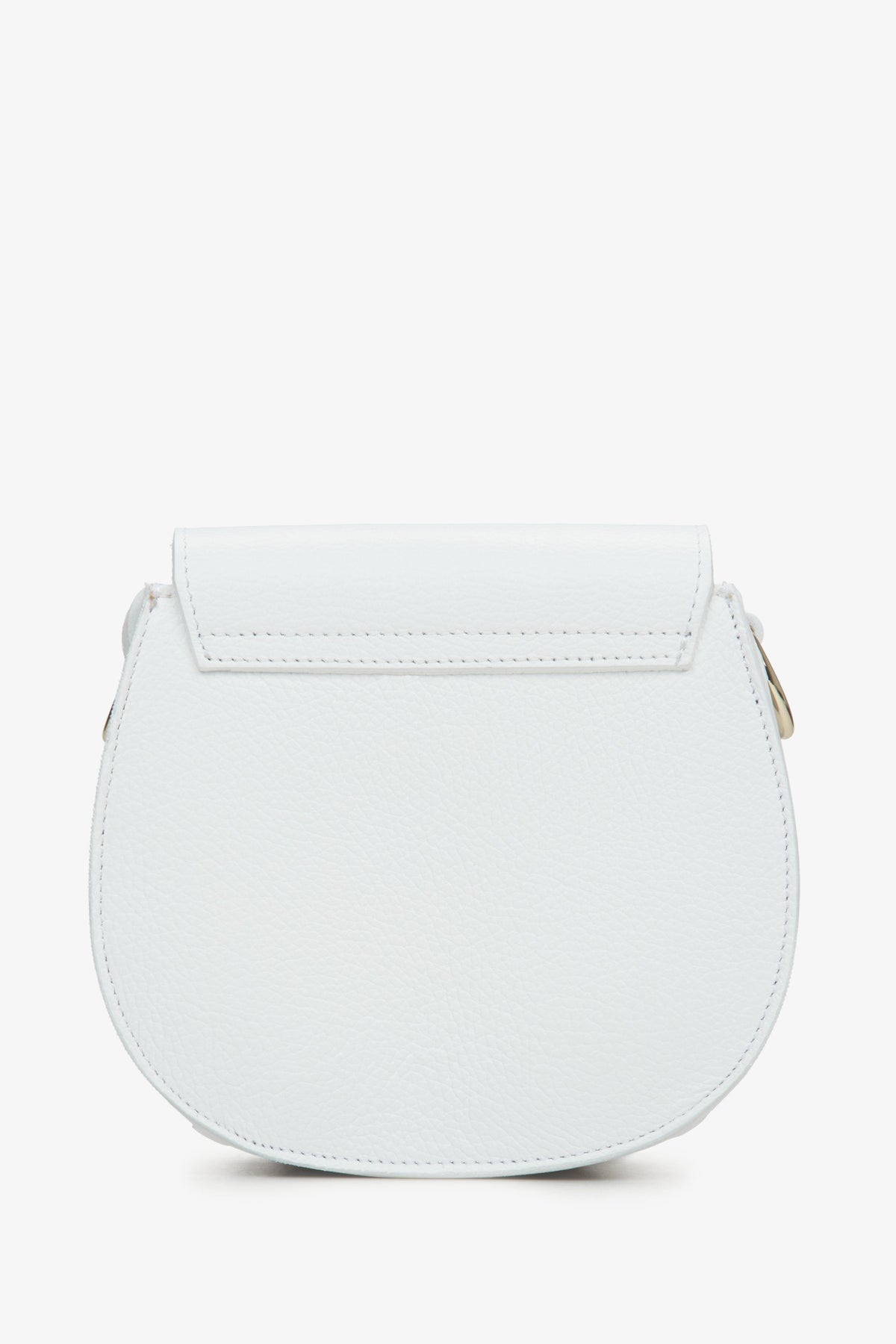 Kleine Damen-Lederhandtasche von Estro, italienische Herstellung – Rückseite des Modells in Weiß.